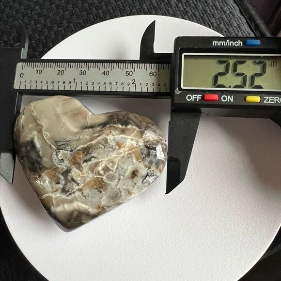 Volcano Agate Crystal Heart Carving UV‎ Reactive (#1) - Picture 10 of 12